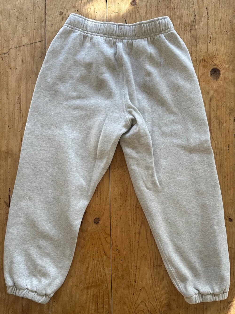 Lululemon Scuba Mid-Rise Oversized Jogger *Short length Heathered Grey Size S - Picture 5 of 6